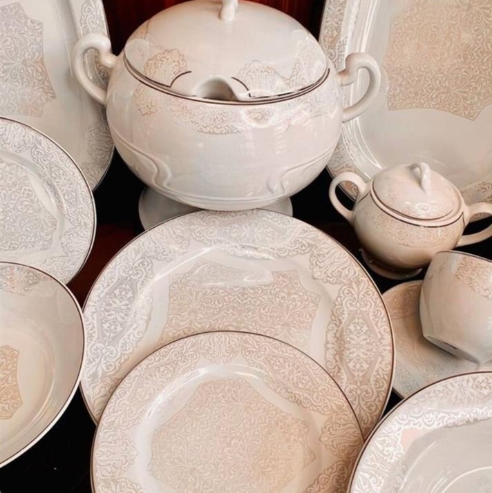 سرویس 12 نفره(83 پارچه) چینی گرد مقصود طرح آنتونی